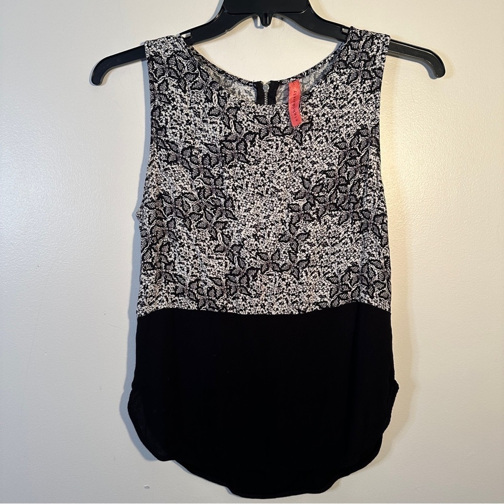 StitchFix Eight Sixty Black/White Colorblock Top Size Small